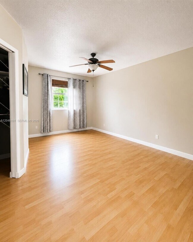 Foto del edificio - 18338 NW 68th Ave