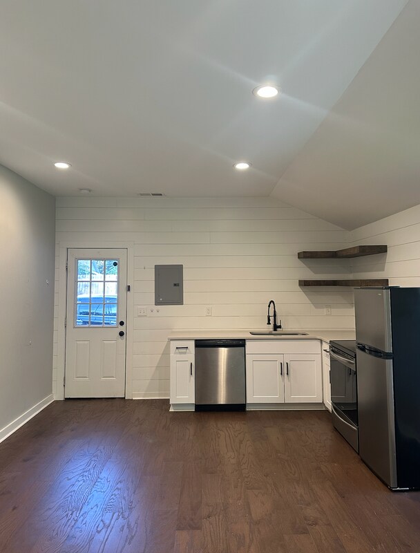 Foto del edificio - 830 N Maple St