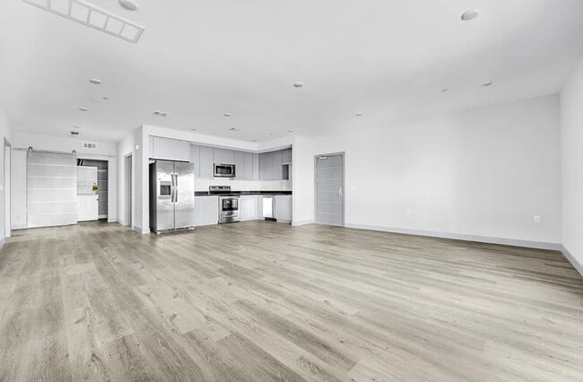 Foto del edificio - 7040 Woodman Ave