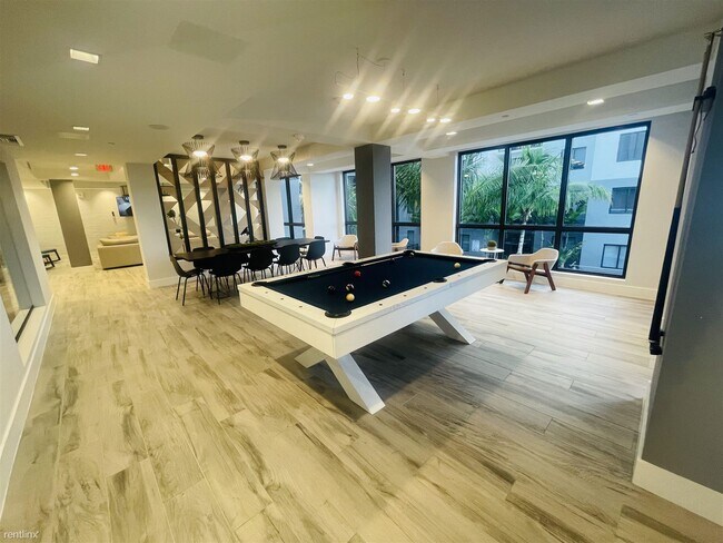 Building Photo - Studio, 1 bath Condo - 860 SE 8th St NEW A...