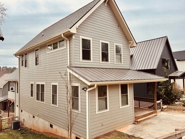 Foto del edificio - West AVL - Spacious, Beautiful Modern Home