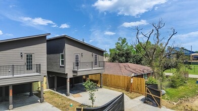 Building Photo - 8625 Homewood Ln