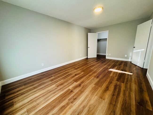 Building Photo - Creek Ridge Apartments