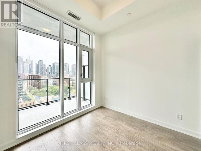 Building Photo - 543 Richmond St W