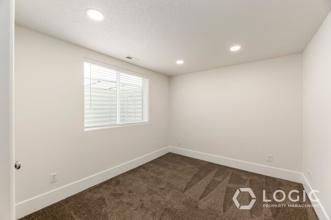 Building Photo - Brand New Basement Apartment With Private ...