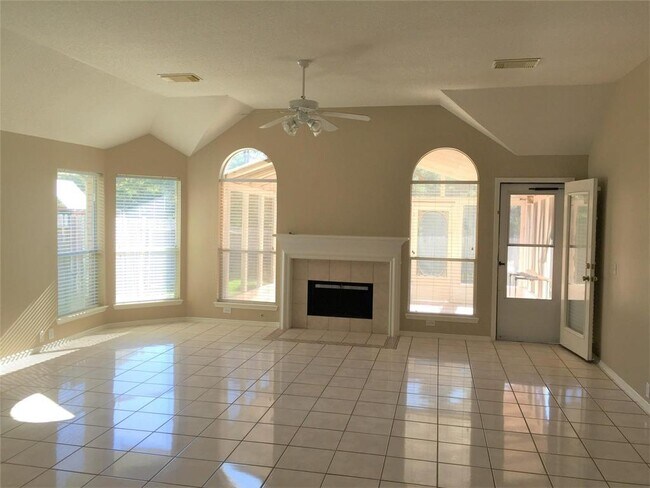 Building Photo - 3227 Pedernales Trails Ln
