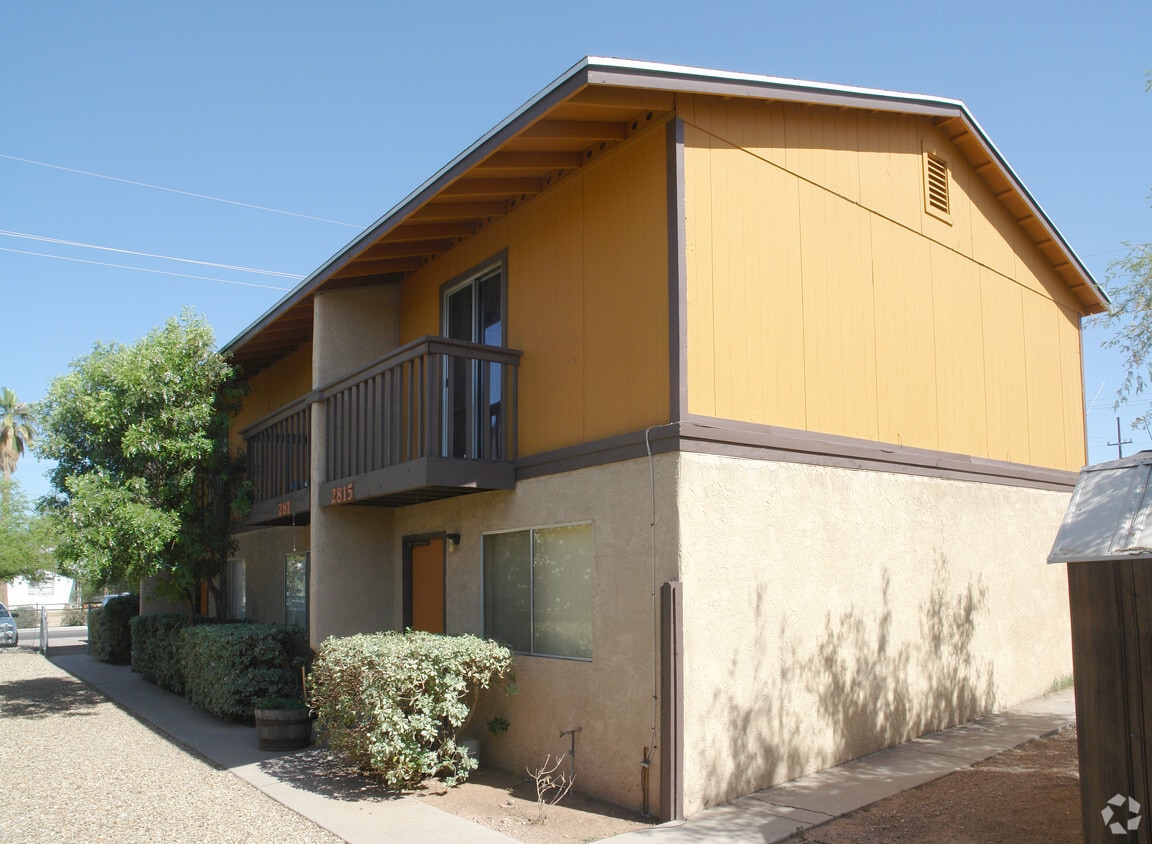 Building Photo - 2809-2815 N Mountain Ave