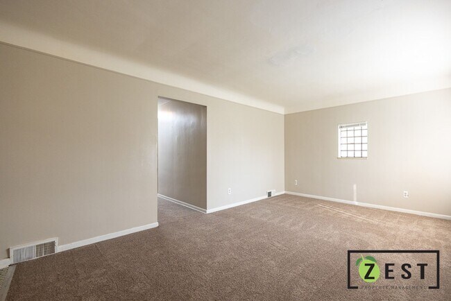 Building Photo - Welcome to this well-maintained 3-bedroom