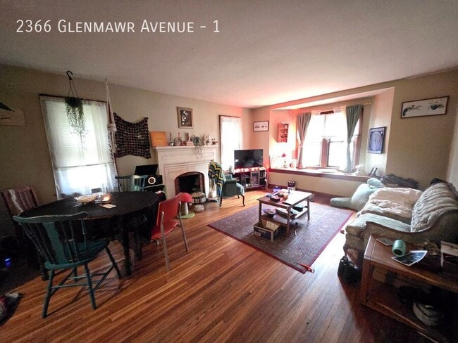 Building Photo - 2366 Glenmawr Ave