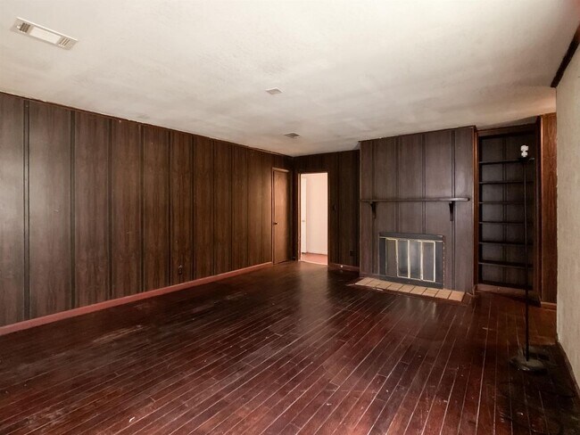 Building Photo - 3805 North 10th Avenue