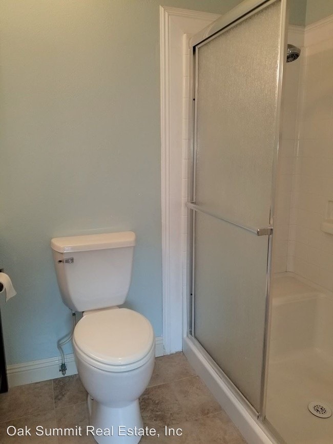 Building Photo - 3 br, 1 bath House - 118 E Simpson St