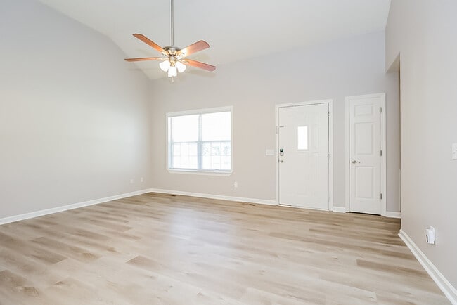 Building Photo - 1031 Heydel Cir