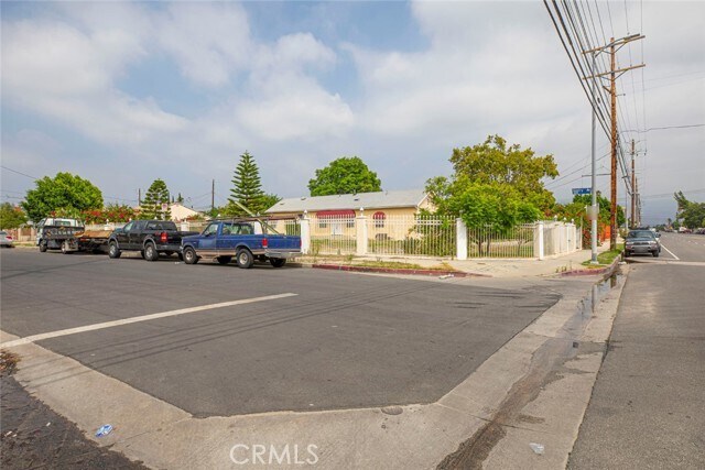 Foto del edificio - 11921 Saticoy St