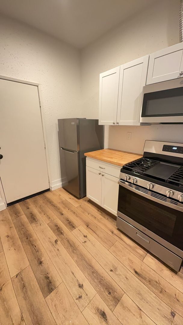 Foto del edificio - 13141 High Crest Rd