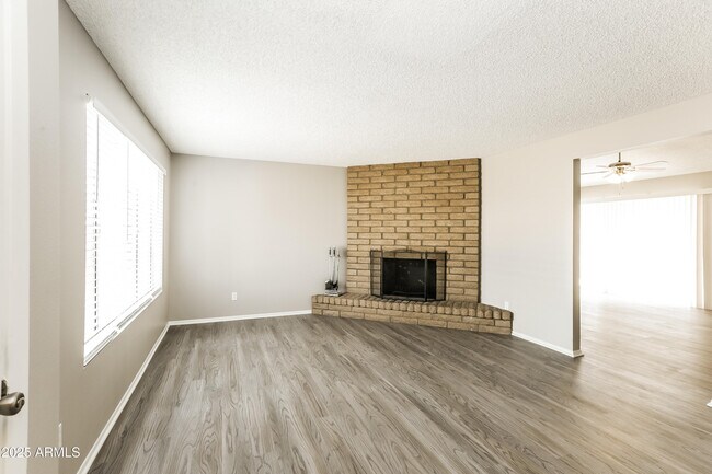 Foto del edificio - 6413 W Mission Ln