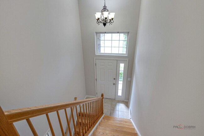 Building Photo - 552 Saddlebrook Ln