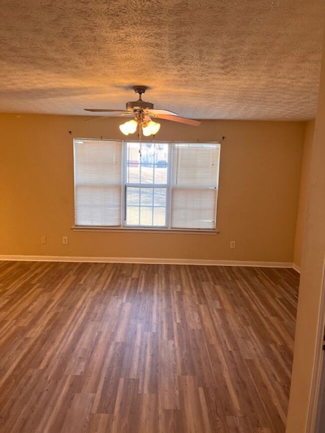 Foto del edificio - Home in Locust Grove