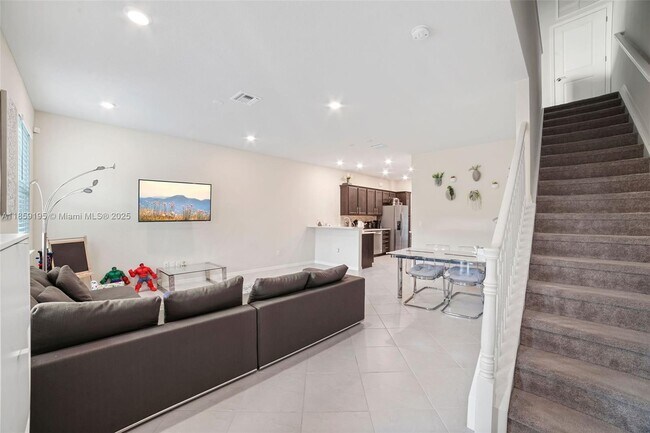 Foto del edificio - 4154 Greenway Dr