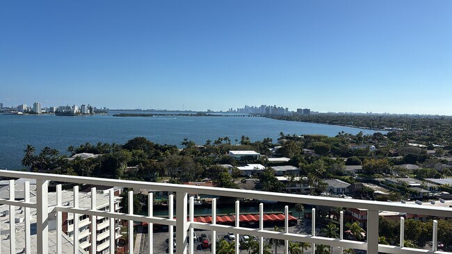 Foto del edificio - 1408 Brickell Bay Dr