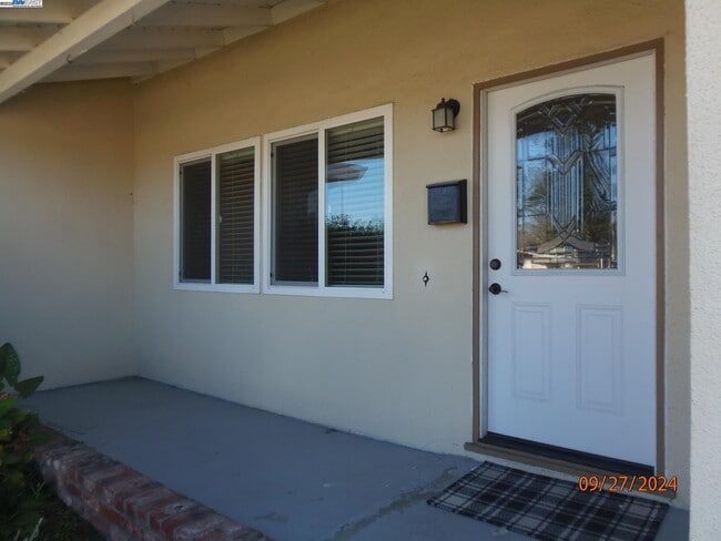Building Photo - 8320 Davona Dr