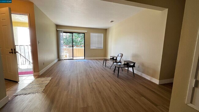 Building Photo - 5015 Valley Crest Dr