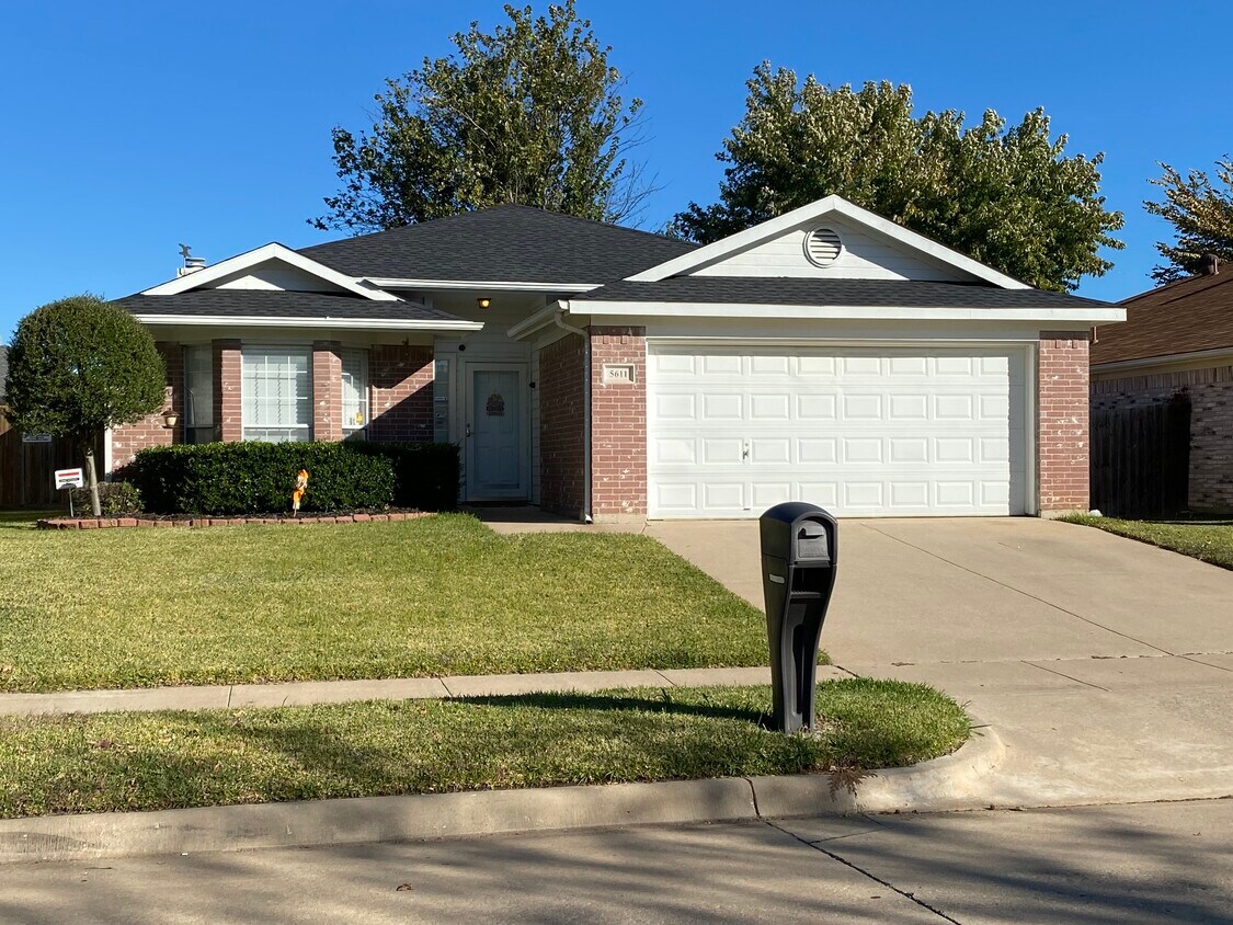 Vista a la calle - 5611 Northstar Ln