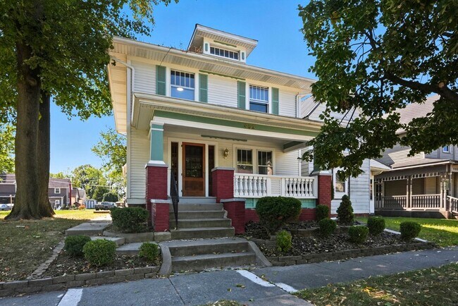 Building Photo - NEW LISTING! Spacious 3-Bedroom Home with ...