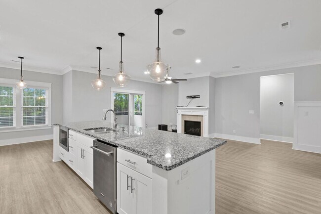 Building Photo - Beautiful Home Available with Tons of Upgr...