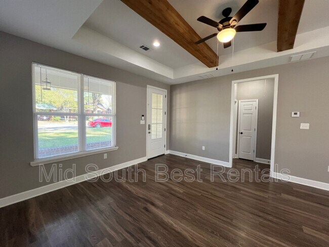 Foto del edificio - 1841 Waverly Ave