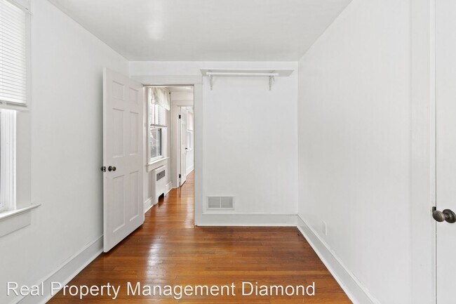 Building Photo - 3 br, 1.5 bath House - 513 S. Walnut Street