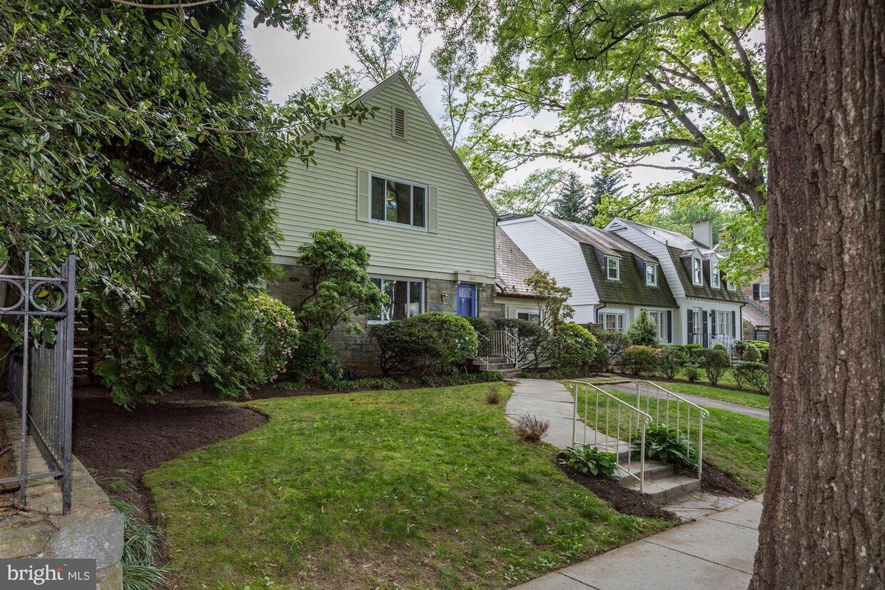 Primary Photo - 4810 Rodman St NW