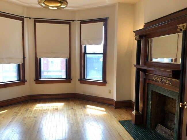 Building Photo - 526 W National Ave