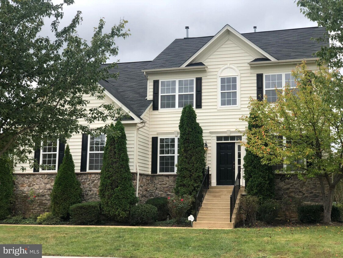 Primary Photo - 2022 Downshire Ct