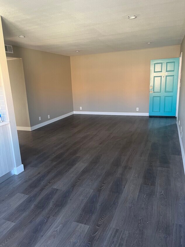 Foto principal - 11040 Hesby St