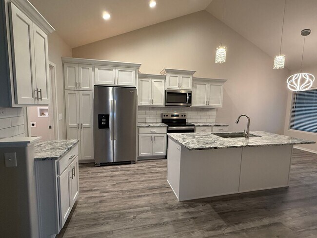 Foto del edificio - New Construction 3 bedroom/3 bath townhome in South Lincoln