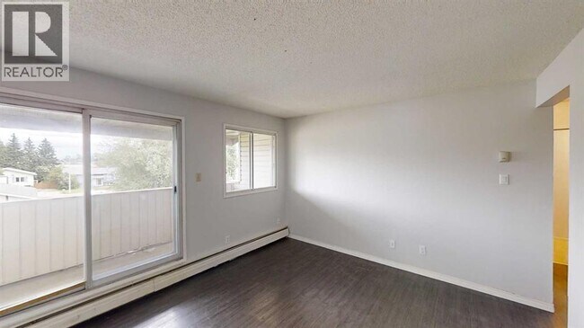 Photo du bâtiment - 5117-5144 44 St