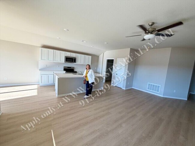 Foto del edificio - Brand New!! 3 Bed 2 Bath Home in Spring Hill-Available NOW!!