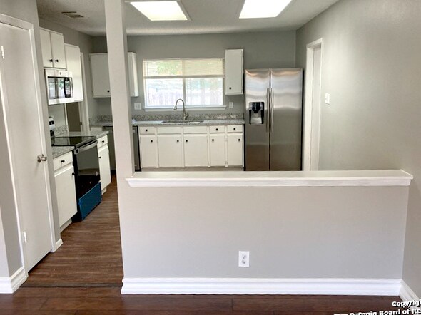 Building Photo - 8338 Bent Meadow Dr