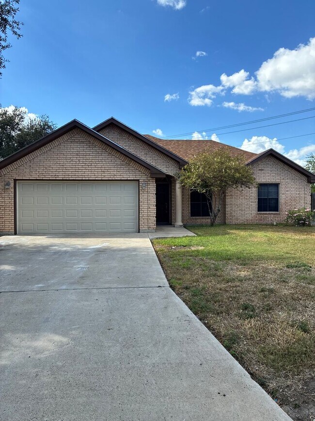 Building Photo - 3215 Campanario Cir