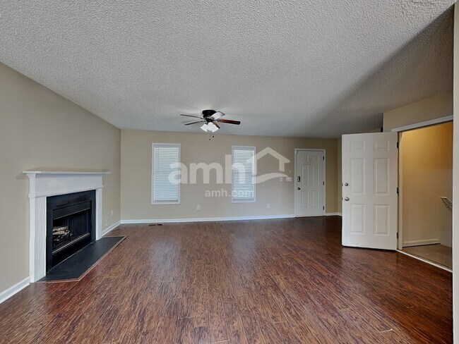Foto del edificio - 123 Ivy Mill Way