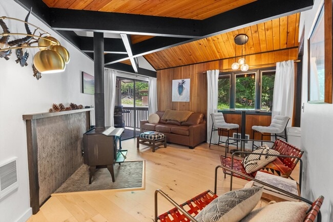 Building Photo - 42 Alder Way