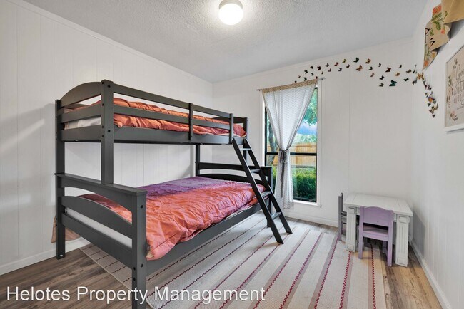 Foto del edificio - 5 br, 3 bath House - 5565 Whartons Dock Rd