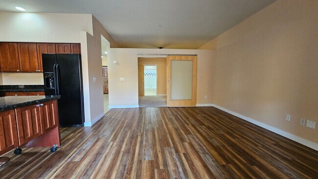 Building Photo - 1057 W Century Dr
