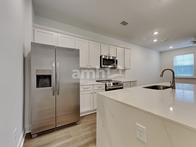 Building Photo - 104 Slice Dr