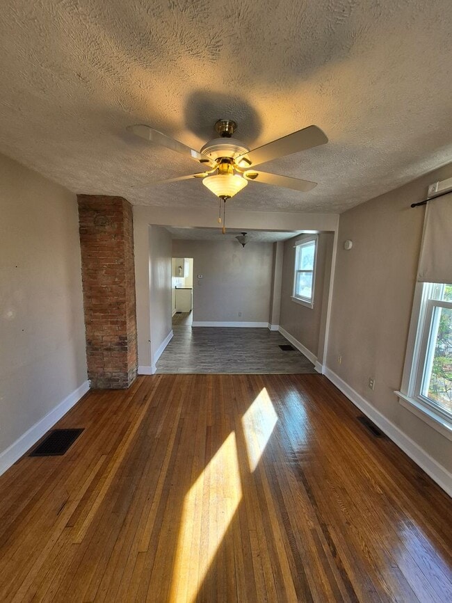 Building Photo - 208 W Miller St