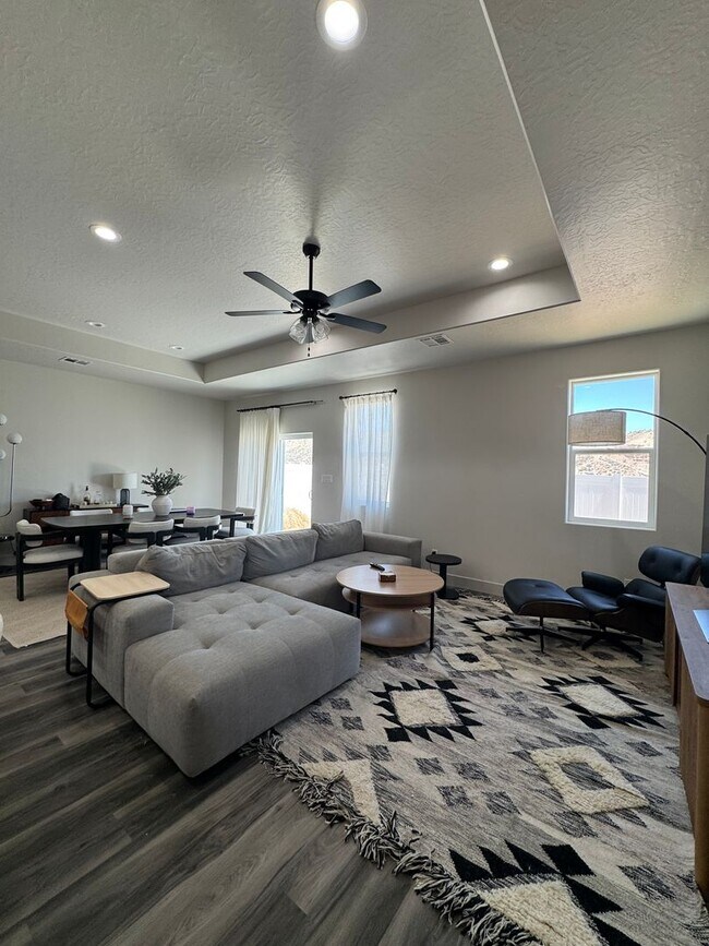 Foto del edificio - Beautiful Furnished New Build For Rent In Elko!