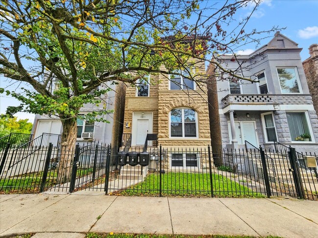 Building Photo - 1311 S Troy St