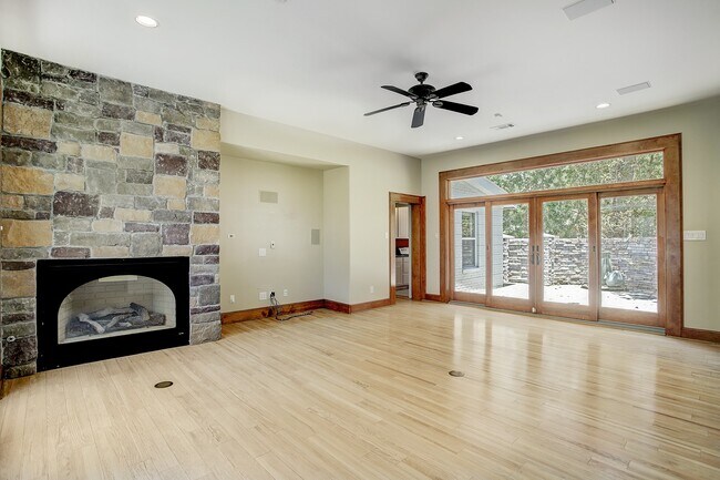 Foto del edificio - 12118 Tara Dr