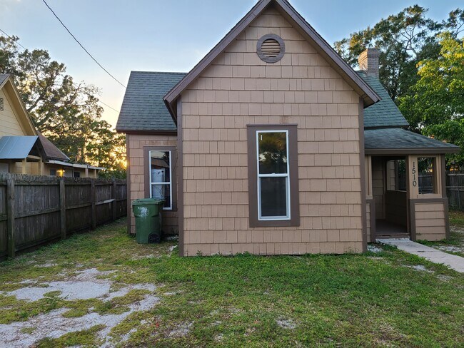 Building Photo - 1510 10th St W
