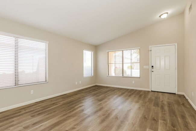 Building Photo - 7418 W Lone Cactus Dr